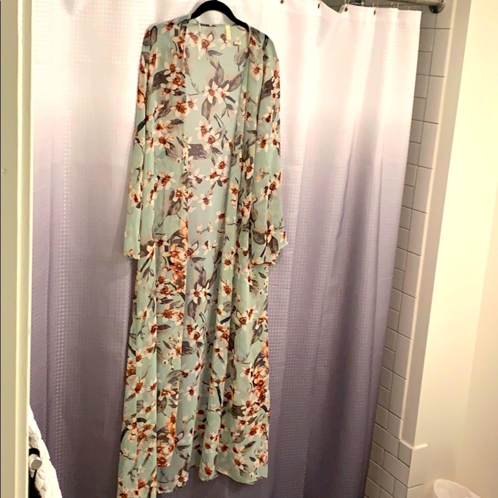 Pinkblush Maternity Kimono sz small